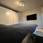 Renovated 2-bedroom -72 M2 Center!