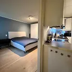 아파트 Renovated 2-bedroom -72 M2 Center! *