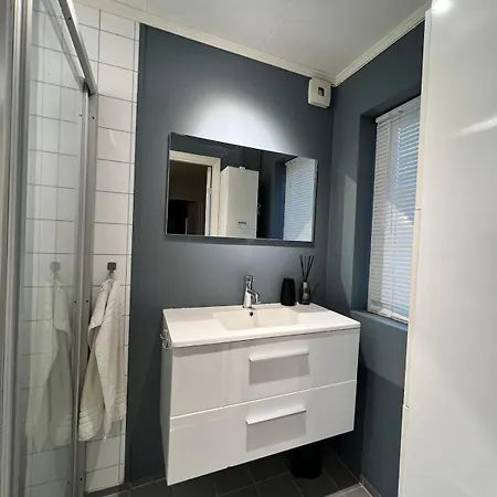 Renovated 2-bedroom -72 M2 Center! شقة *
