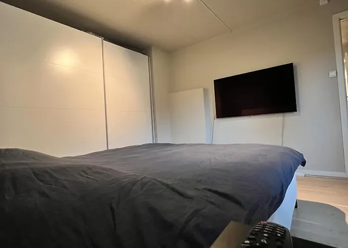 Renovated 2-bedroom -72 M2 Center!